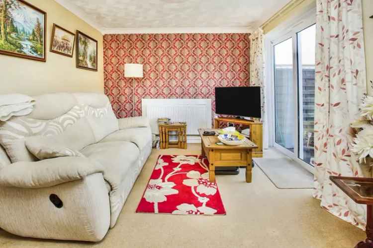 Three Bedroom House with Garden and Parking