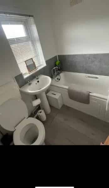 Nicely Decorated 2 Bedroom House New Boiler Radiator Doors Flooring