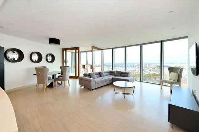 Flat to rent in The Tower, St George Wharf, London SW8