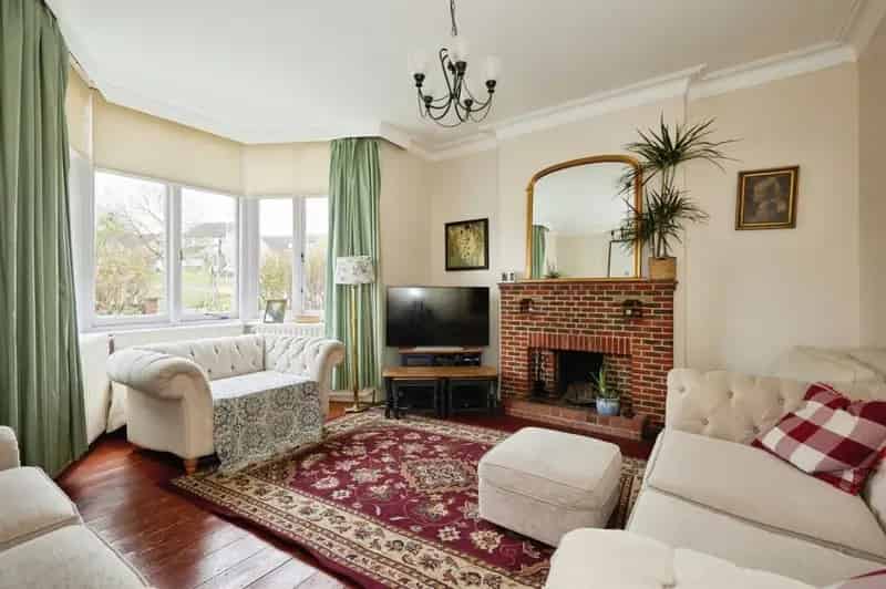 5-Bedroom Family Home Gillingham Original Features Modern Updates Large Garden