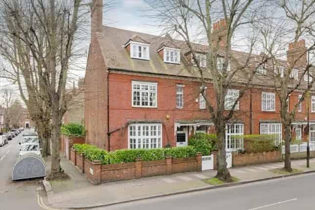 3 Bed House Bedford Park Stunning Grade II Listed Home