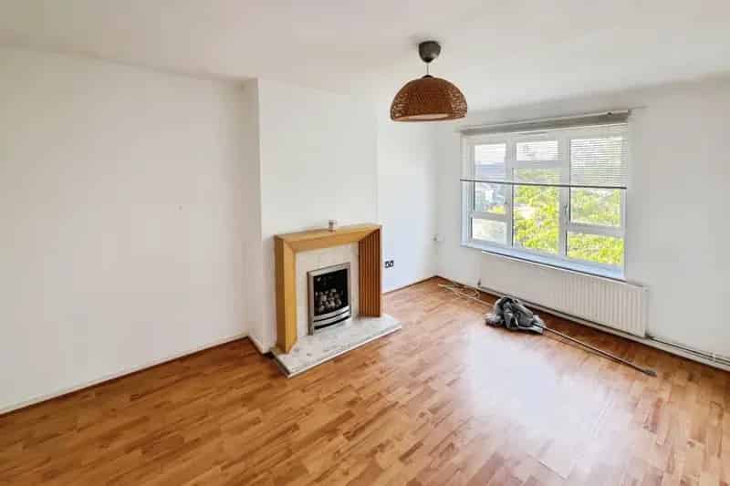 One Double Bedroom Apartment with Private Garden