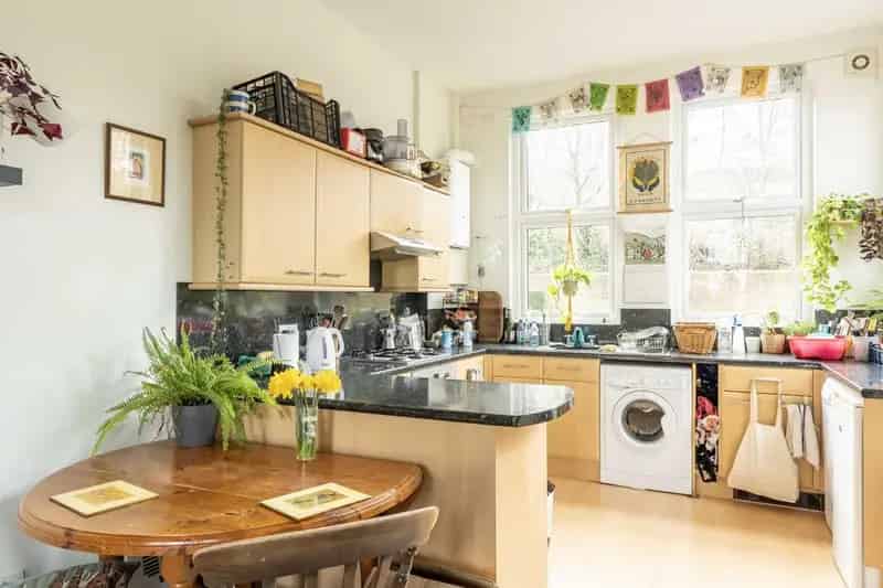 2 Bedroom Ground Floor Maisonette for Sale