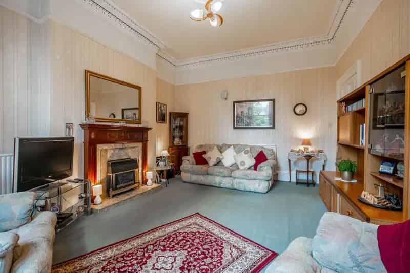 2 Bedroom Flat in Stirling City Centre Near Railway Station