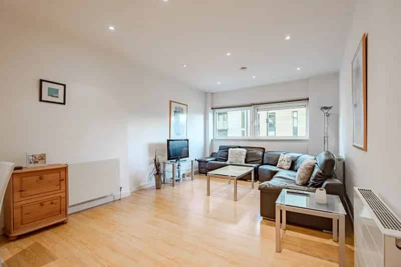 2-Bedroom Flat Glasgow Harbour Secure Parking Modern Amenities