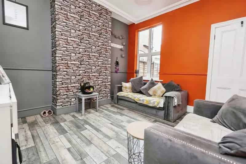 Two Bedroom Terrace House Near Shops and Schools