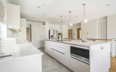 Seaway Mount: Stunning 4-Bedroom Detached Home in Torquay