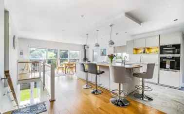 House For Sale in Torquay, England