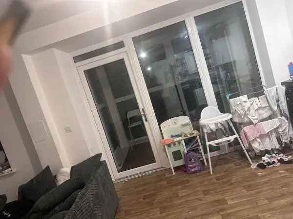 Flat For Rent in Reigate and Banstead, England