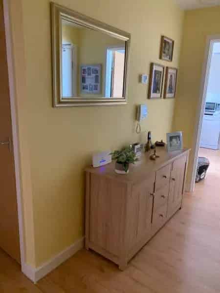 Spacious 2 Bed Flat with Parking Near Amenities