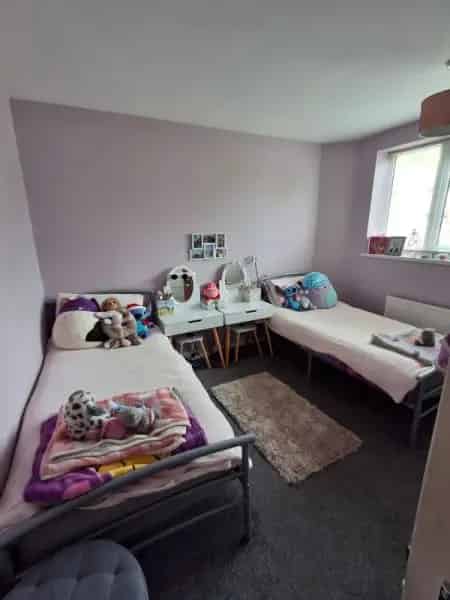 2 Bed Cottage Flat Partington - Near Shops Schools Doctors