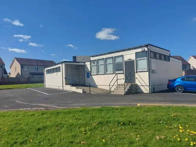 Office Premises 9 Parking Spaces Disabled Access