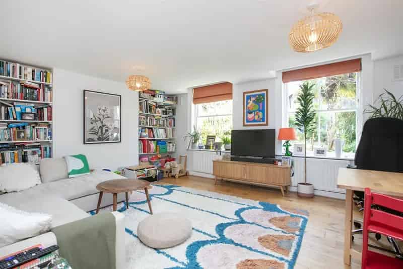2 Bedroom Flat House to Rent