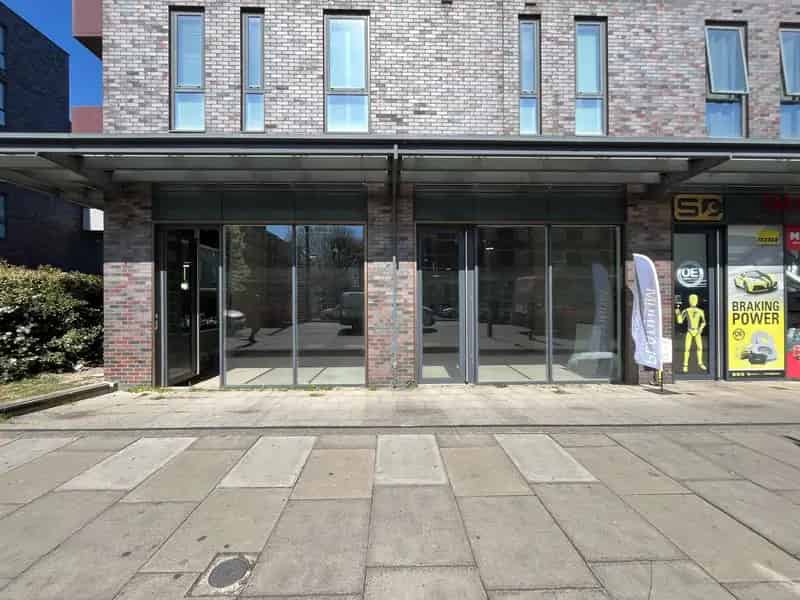 Mixed Use Commercial Unit Near Stepney Green