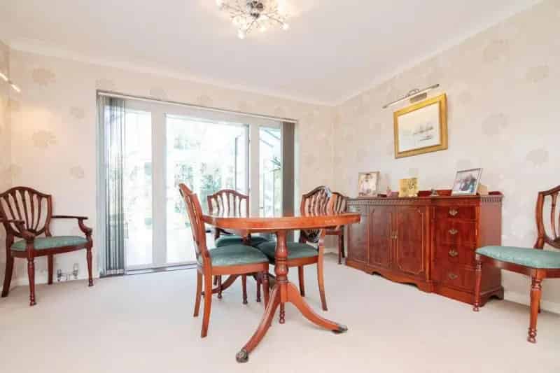 4 Bed Detached House For Sale - No Chain