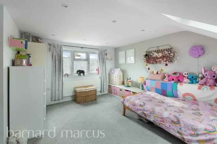 4 Bed Detached House Near Epsom College and Wallace Fields School