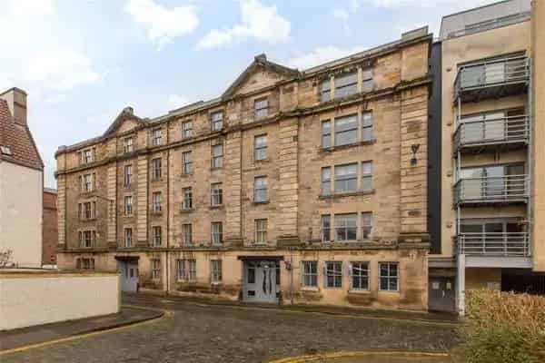 Stylish 1-Bed Flat in Edinburgh EH6 6SZ