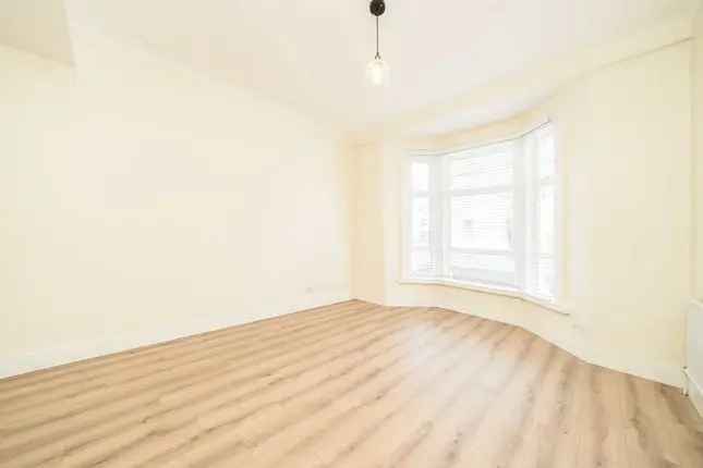 Four Double Bedroom House Near Brockwell Park