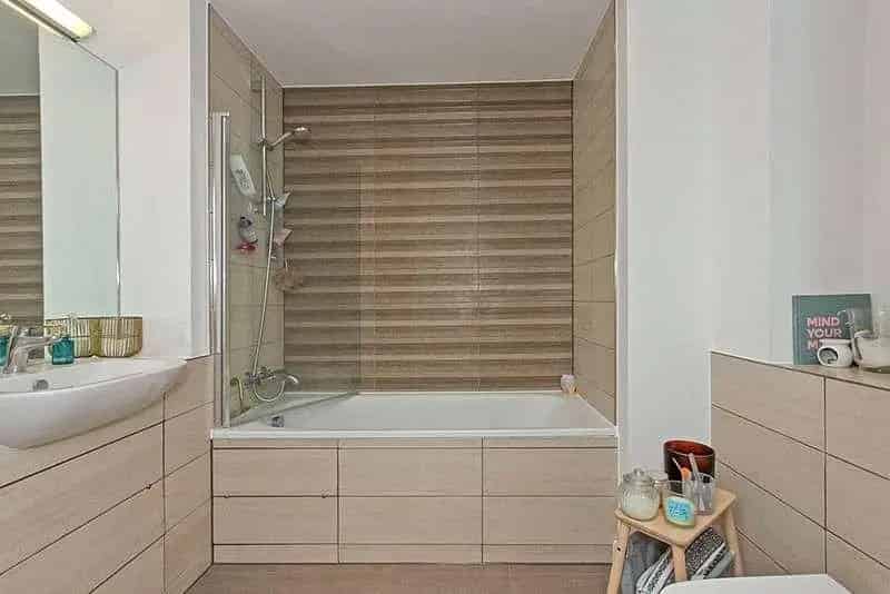 1 Bed Flat for Sale - Modern Apartment with Balcony and Parking