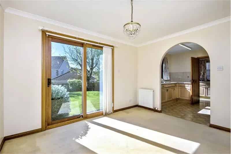 4 Bed Detached House 2 Reception Rooms
