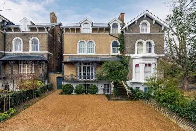 Family Home in Kidbrooke Park Road London
