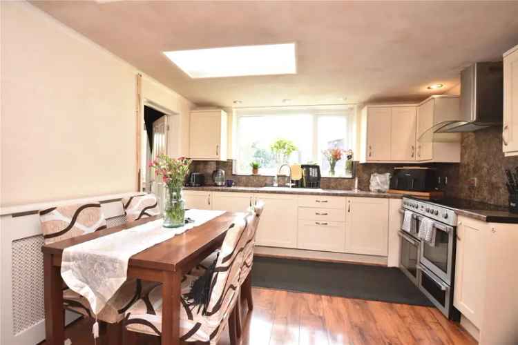 House For Sale in Leeds, England