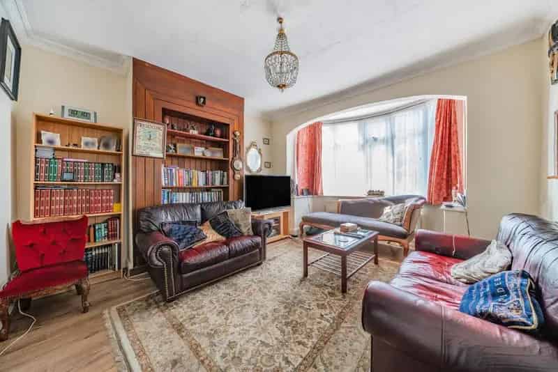 Four Bedroom Semi Detached House Near Hanger Lane Station