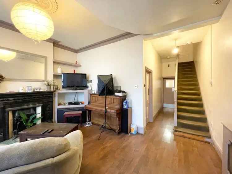 House For Sale in Southend-on-Sea, England