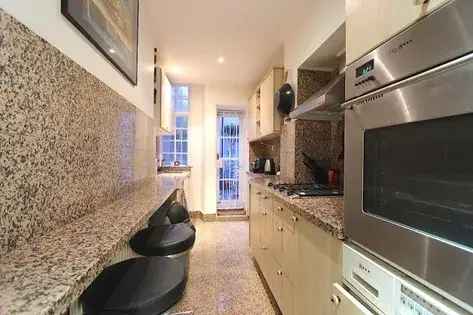 1 room flat of 108 m² in London