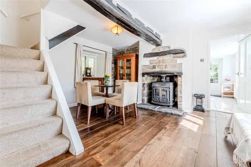 Character Cottage Near Leeds Bradford Airport