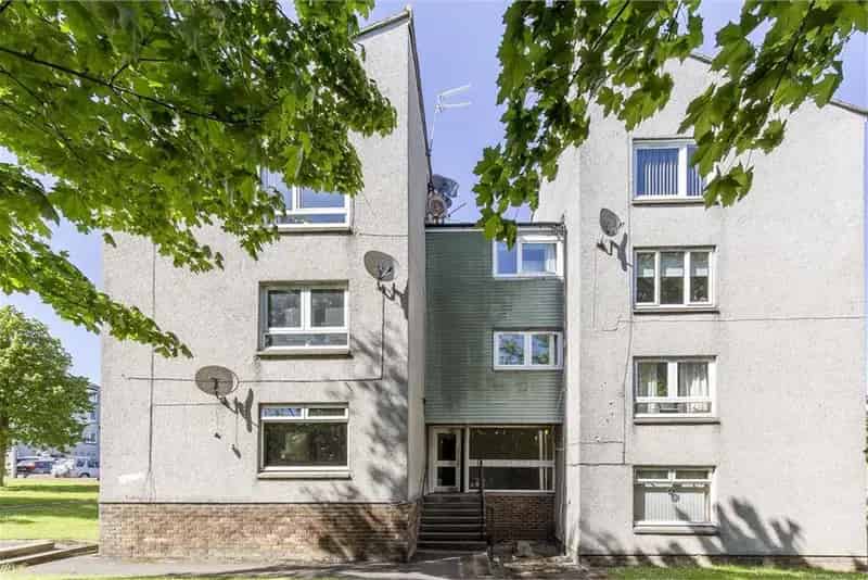 2 Bed Flat Penicuik Near Edinburgh Modern Kitchen Parking