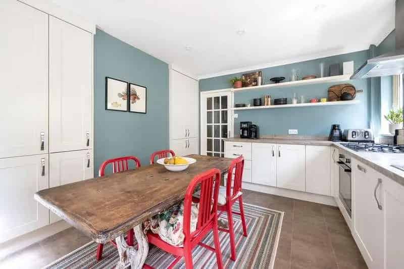 3 Bed Detached House for Sale - Modernized Home with Lovely Views