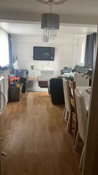 Flat For Rent in Horndon On The Hill, England