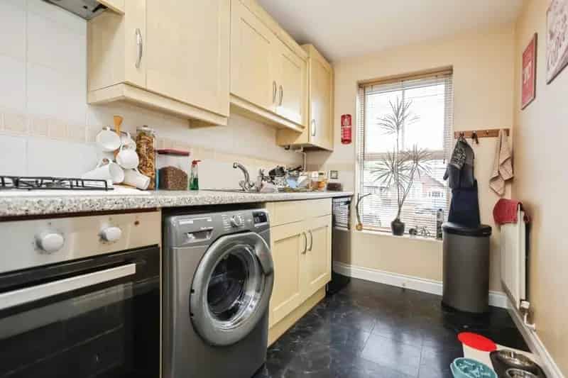 Three Bedroom Townhouse Near Rowley Regis Train Station
