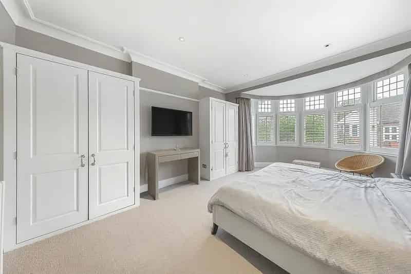 6 Bedroom Semi-Detached House for Sale Carbery Avenue London