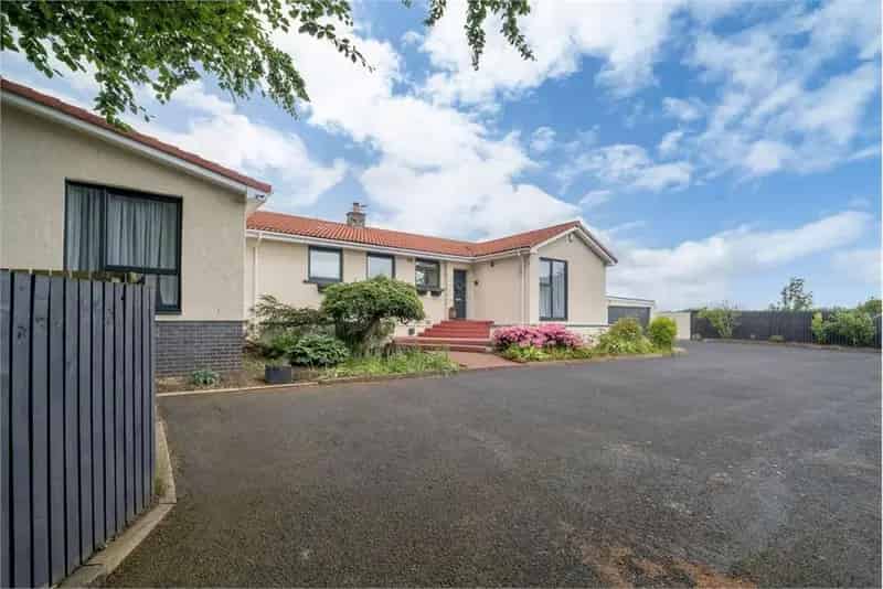 6 Bed Detached House with 3 Reception Rooms and Uninterrupted Country Views