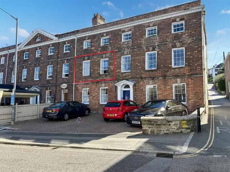 1 Bedroom Apartment for Sale in Falmouth