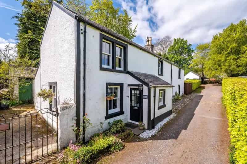 4 Bedroom Detached House for Sale in Eaglesham