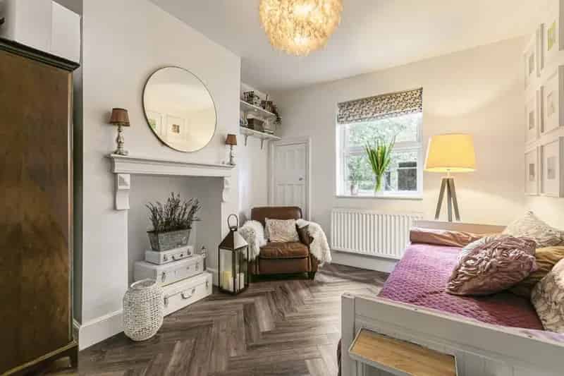 2 Bedroom Ground Floor Maisonette Near Sanderstead  Purley Oaks Stations