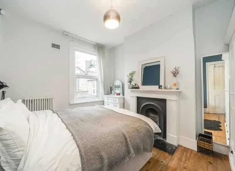 One Bedroom Period Conversion Clapton
