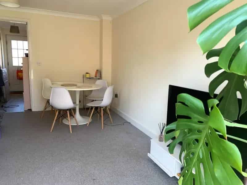 2 Bedroom House To Let Available June 2025