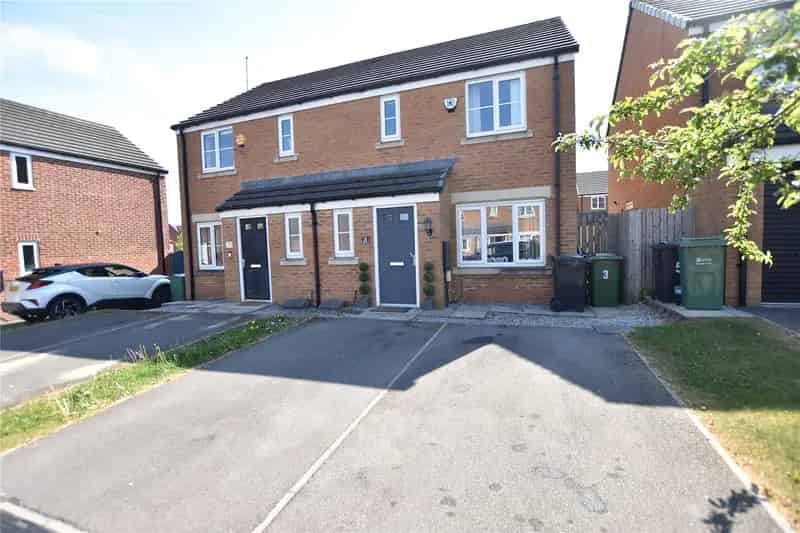 3 Bed Semi-Detached House Ready to Move Into
