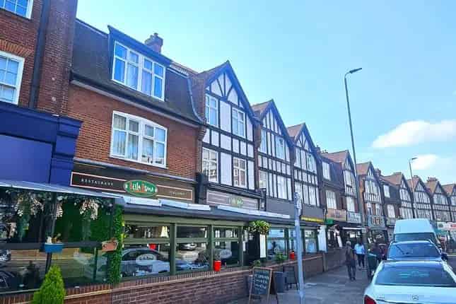 Flat for Sale in Croydon Road Beckenham BR3