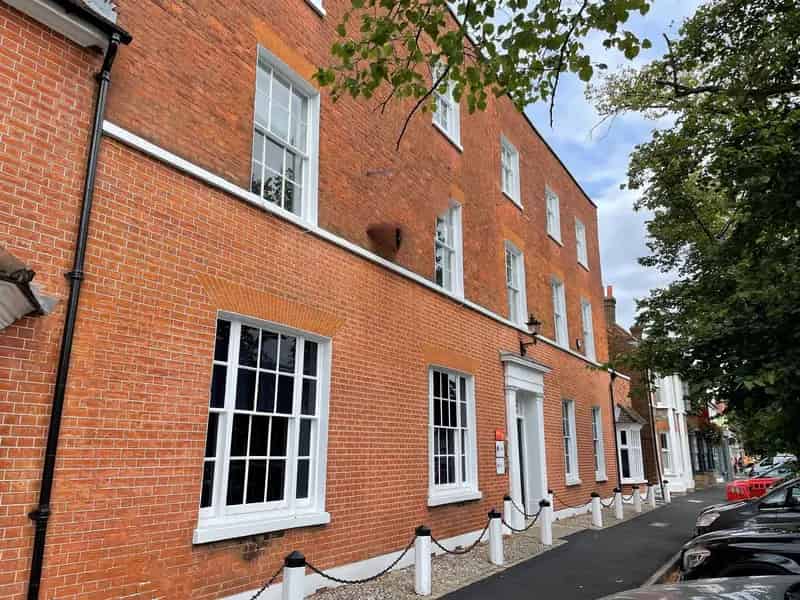 Fitted Offices Beaconsfield 3680 sq ft Parking