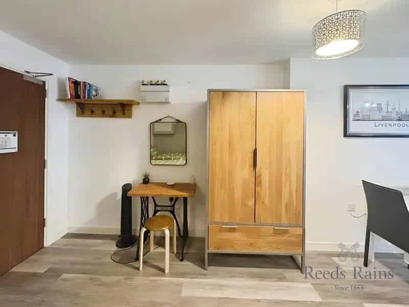 Stylish Open-Plan Flat to Rent in Liverpool City Centre