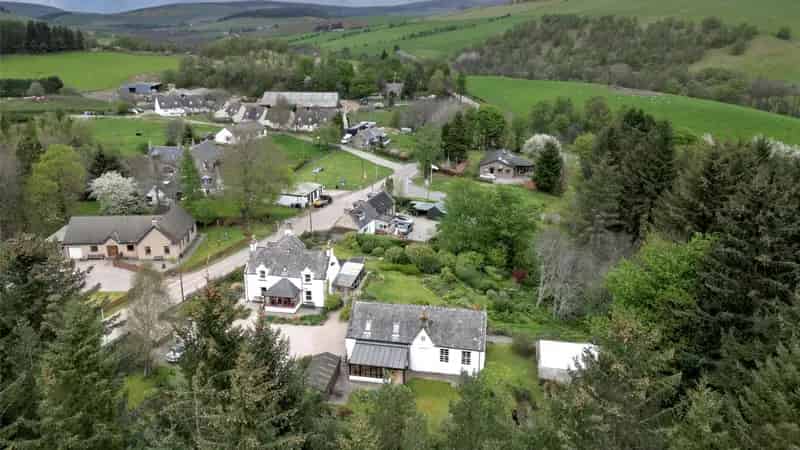 The Schoolhouse and Old School: Spacious Family Home with Annexe in Speyside