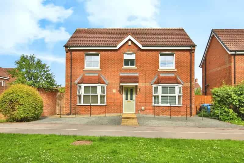 4 Bedroom Detached House for Sale Kingswood