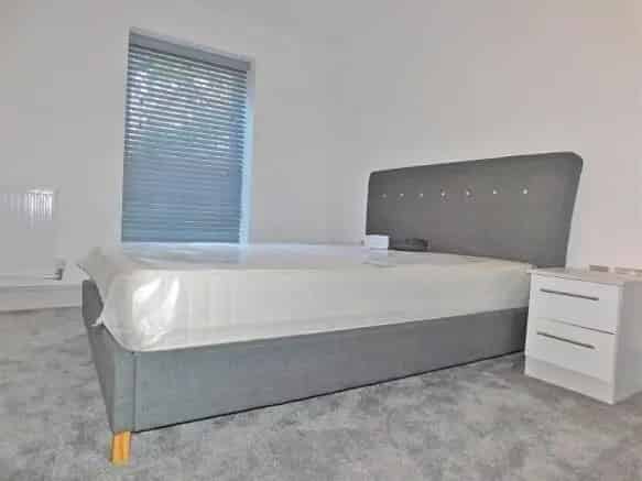 2 bedroom flat