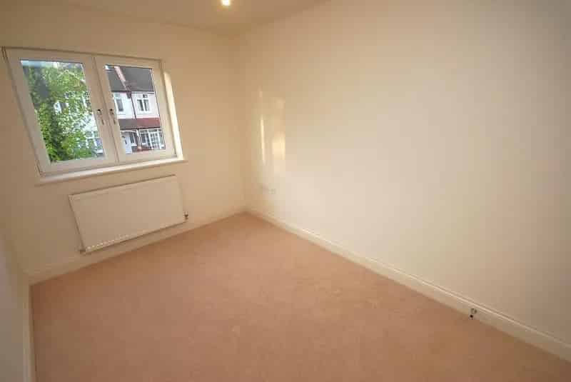 Luxury 2-Bed Apartment Near New Malden Station