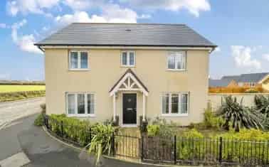 Spacious 3 Bed Semi-Detached House Near Bude Beach